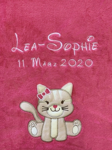 Couverture de bébé - brodé avec le nom - framboise CHATEAU