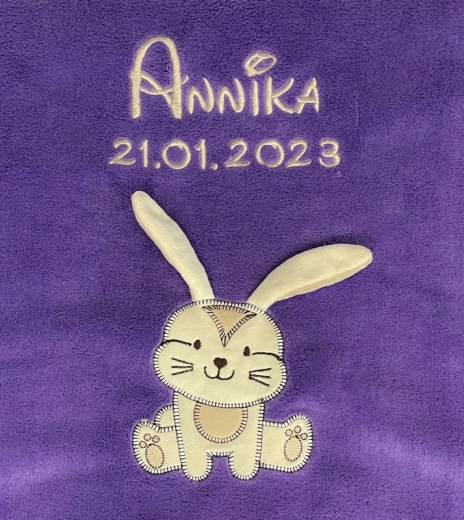 Couverture de bébé - brodé avec le nom - Lila HASE