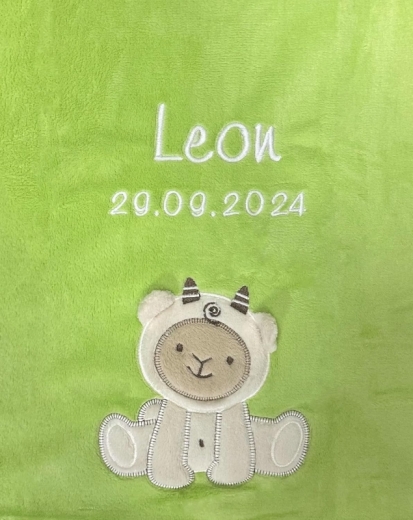 Couverture de bébé - brodé avec le nom - vert mouton